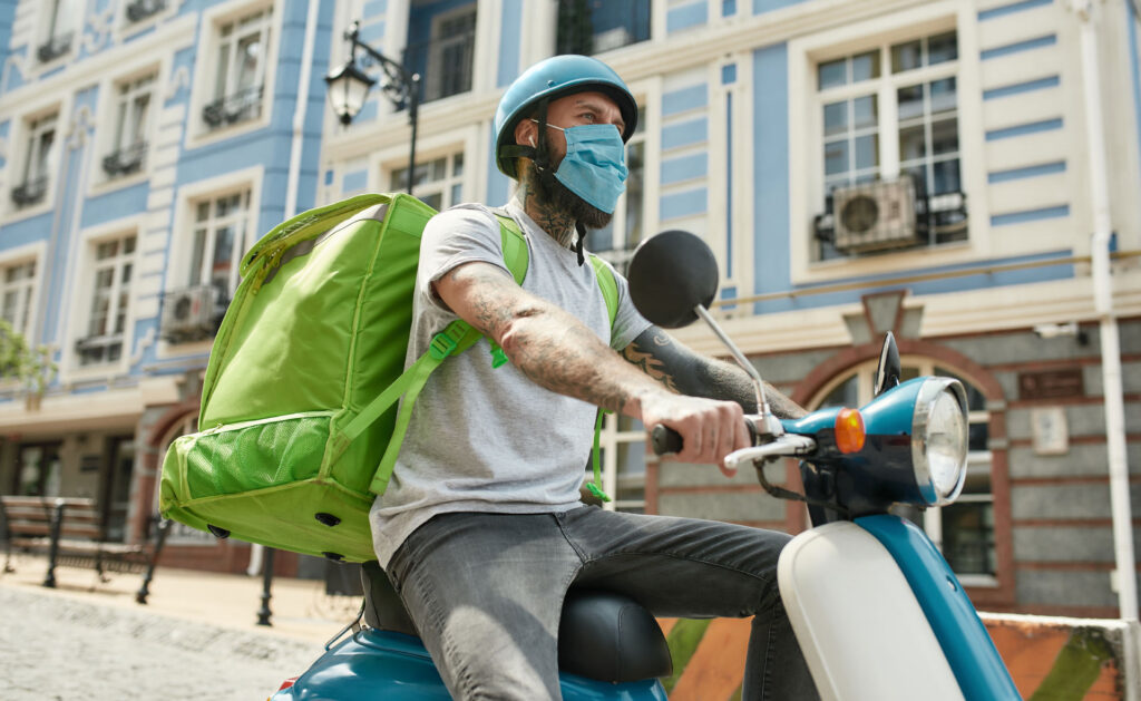 MOTO_ELECTRICA-sostenibilidad-motocicleta-transporte-medioambiente-cuidado-contaminación-