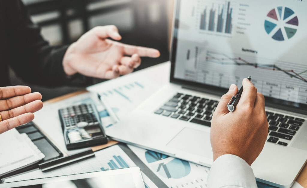 atom_bank-innovacion-digital-ampliacion-capital-ordenador-trabajo-portatil-empleo- atom_bank-innovacion-digital-ampliacion-capital-ordenador-trabajo-portatil-empleo-