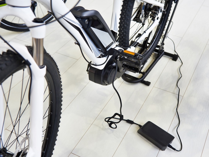 BBVA-bateria-bici-electrica-bicicleta-deporte-ciudad-movilidad-sostenible