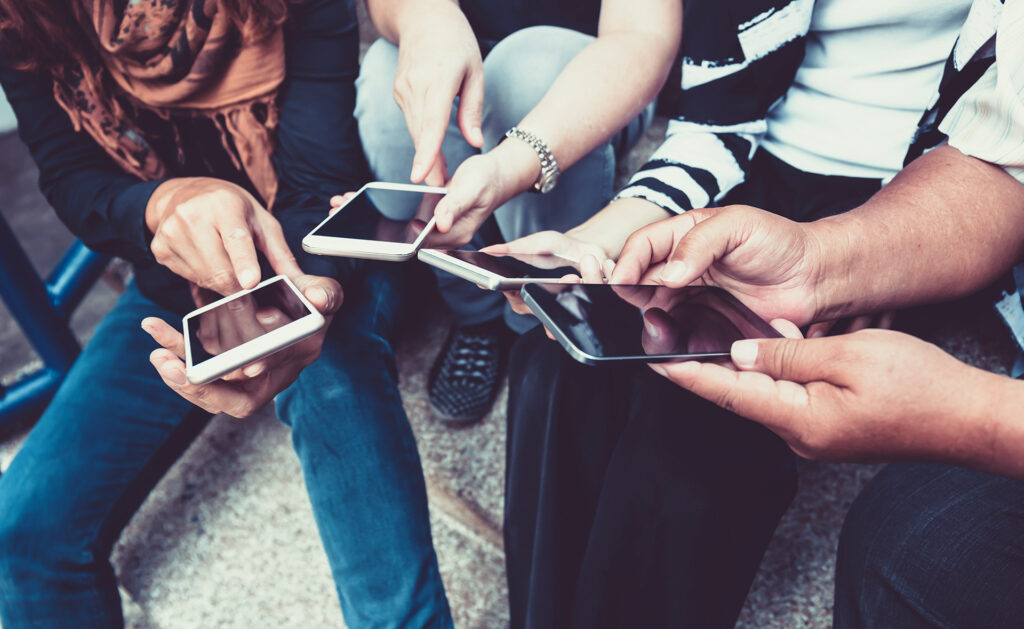 BBVA-jovenes-ciberseguridad-Información-prevencion-claves-sociedad-concienciación
Información, concienciación y prevención: claves para conseguir una sociedad más cibersegura BBVA-jovenes-ciberseguridad-Información-prevencion-claves-sociedad-concienciación