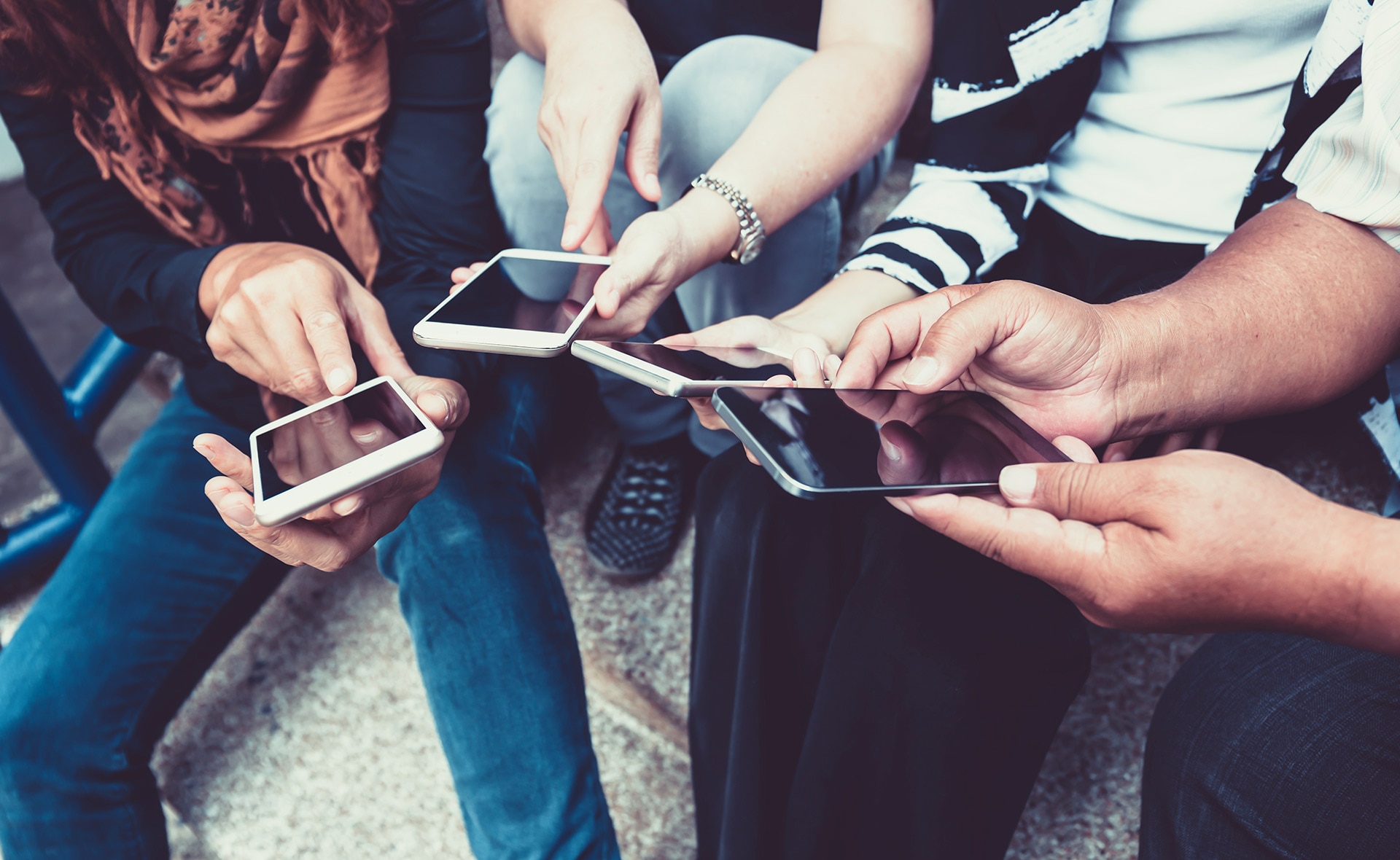 BBVA-jovenes-ciberseguridad-Información-prevencion-claves-sociedad-concienciación
Información, concienciación y prevención: claves para conseguir una sociedad más cibersegura BBVA-jovenes-ciberseguridad-Información-prevencion-claves-sociedad-concienciación