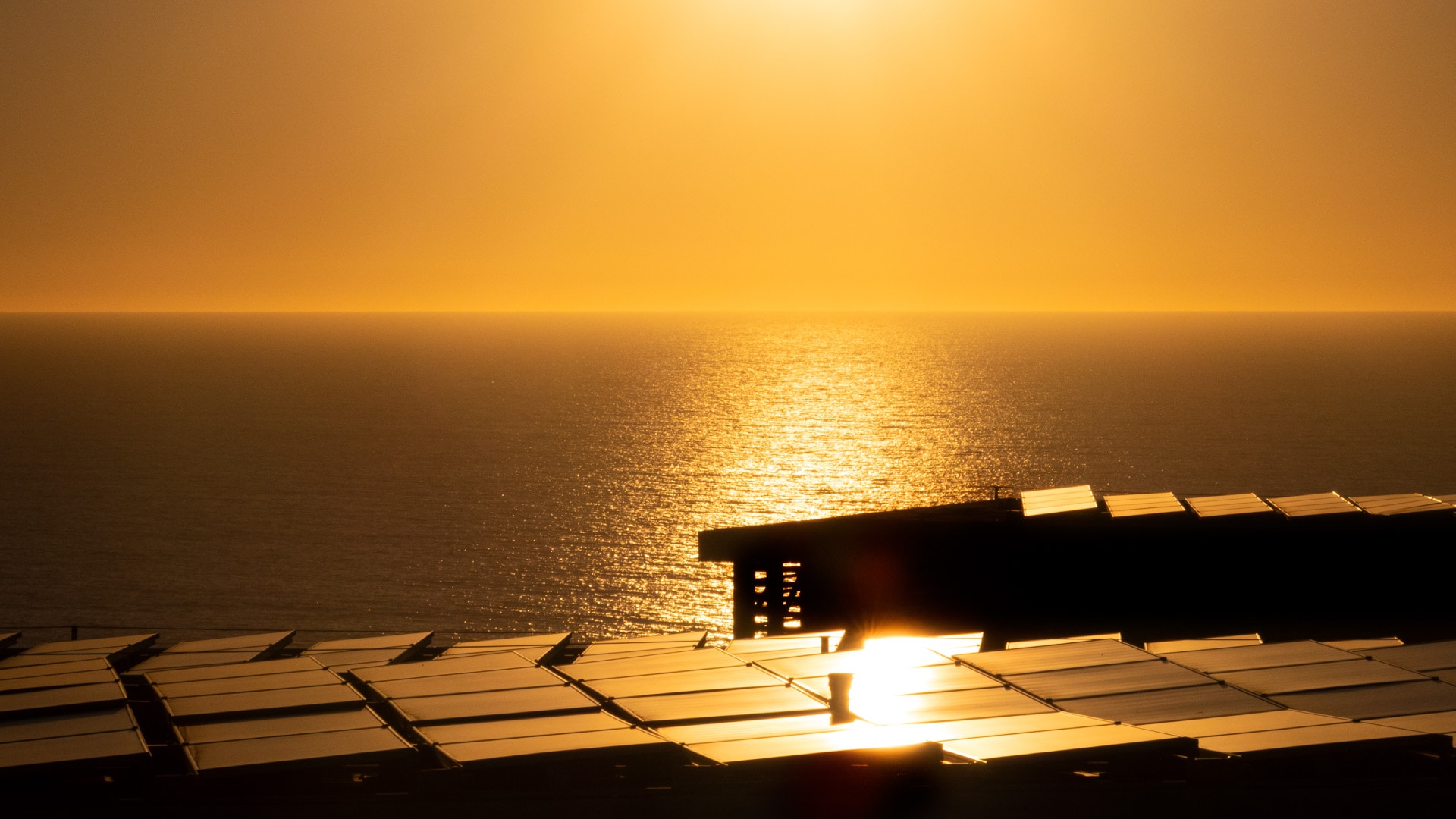 energia_fotovoltaica-sol-luz-paneles-sostenibles-solares-canales-hub