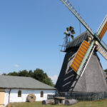 energía_eolica_interior1-molino-viento-campo-sostenibilidad-fuente