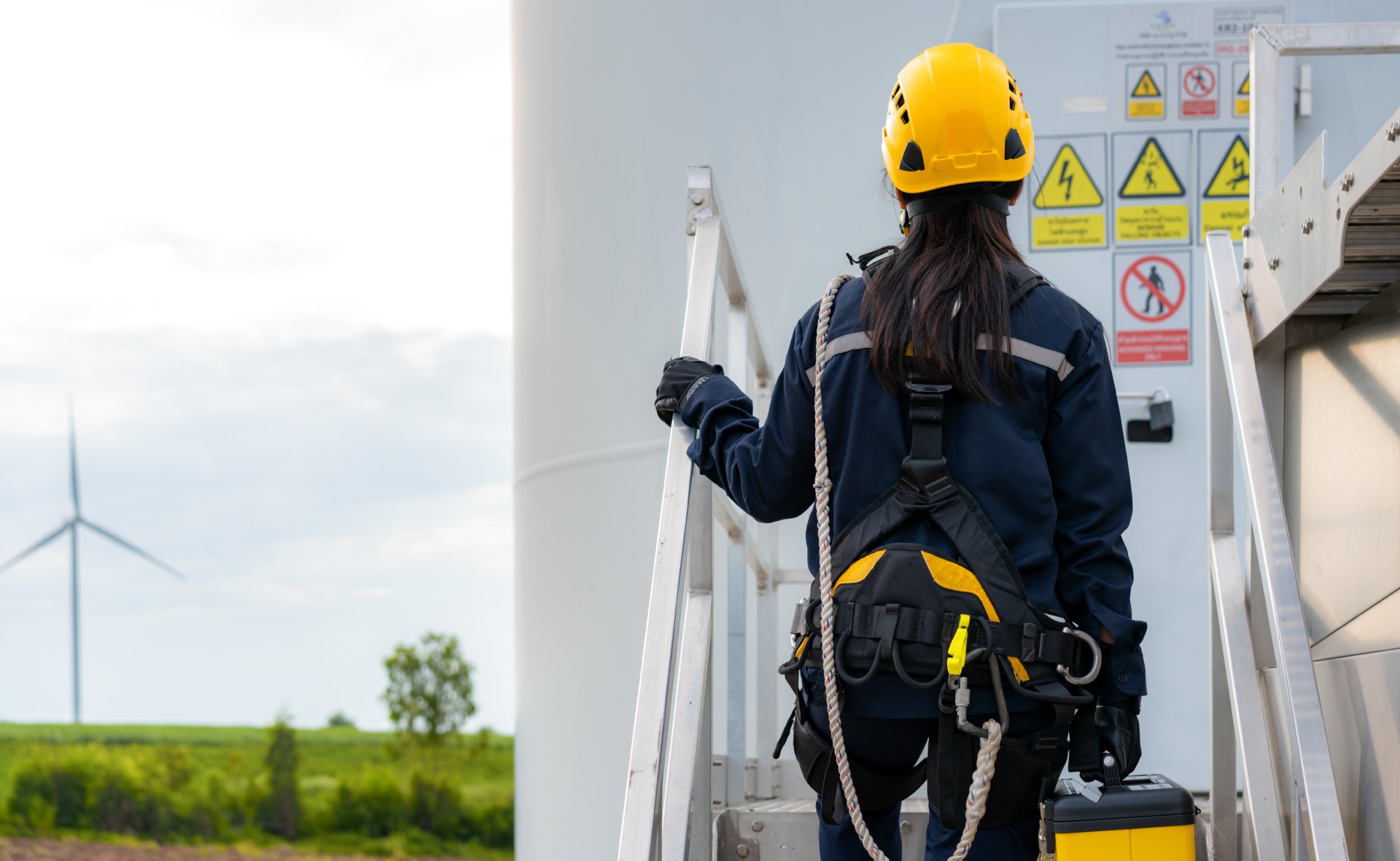 energía_eolica_interior2-trabajo-empleo-fuentes-luz-tendido-electrico