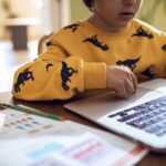 Cinco consejos para proteger las finanzas mientras los hijos navegan en internet