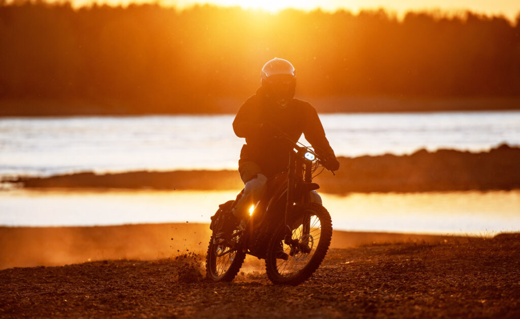 moto_electrica-estilo-vida-sostenible-transporte-movilidad- moto_electrica-estilo-vida-sostenible-transporte-movilidad-