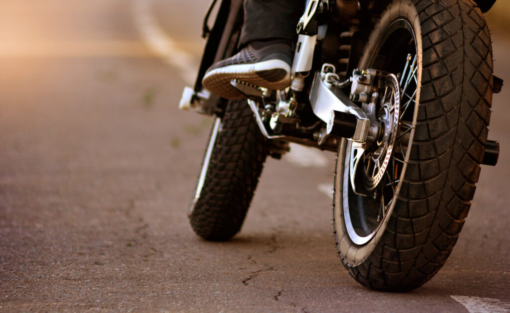 moto_electrica-sostenible-movilidad-ruedas-motocicleta-transporte-urbano moto_electrica-sostenible-movilidad-ruedas-motocicleta-transporte-urbano