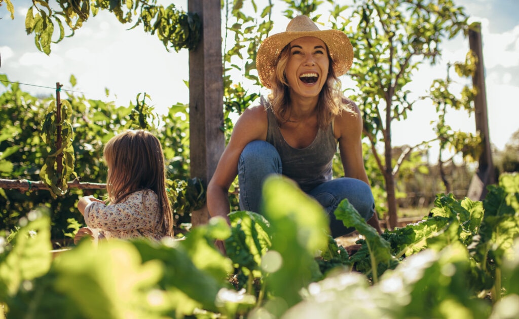 que_es_sostenibilidad-mujer-naturaleza-desarrollo-natural-alimentos-cuidado-medioambiente