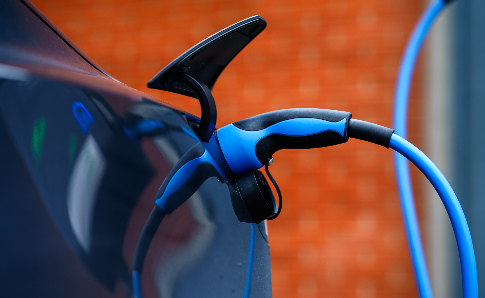 renting_interior-combustible-gasolina-renting-coche-automovil-electrico-alquiler-ventaja-venta-movilidad-sostenibilidad