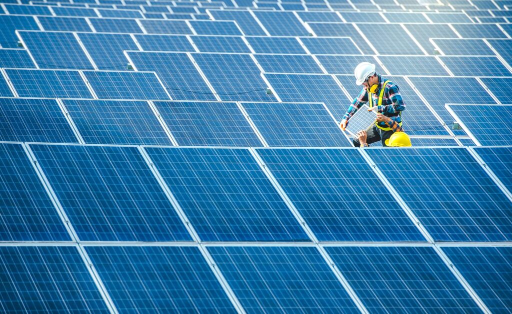 Así funcionan los paneles solares: cómo producen energía gracias al sol