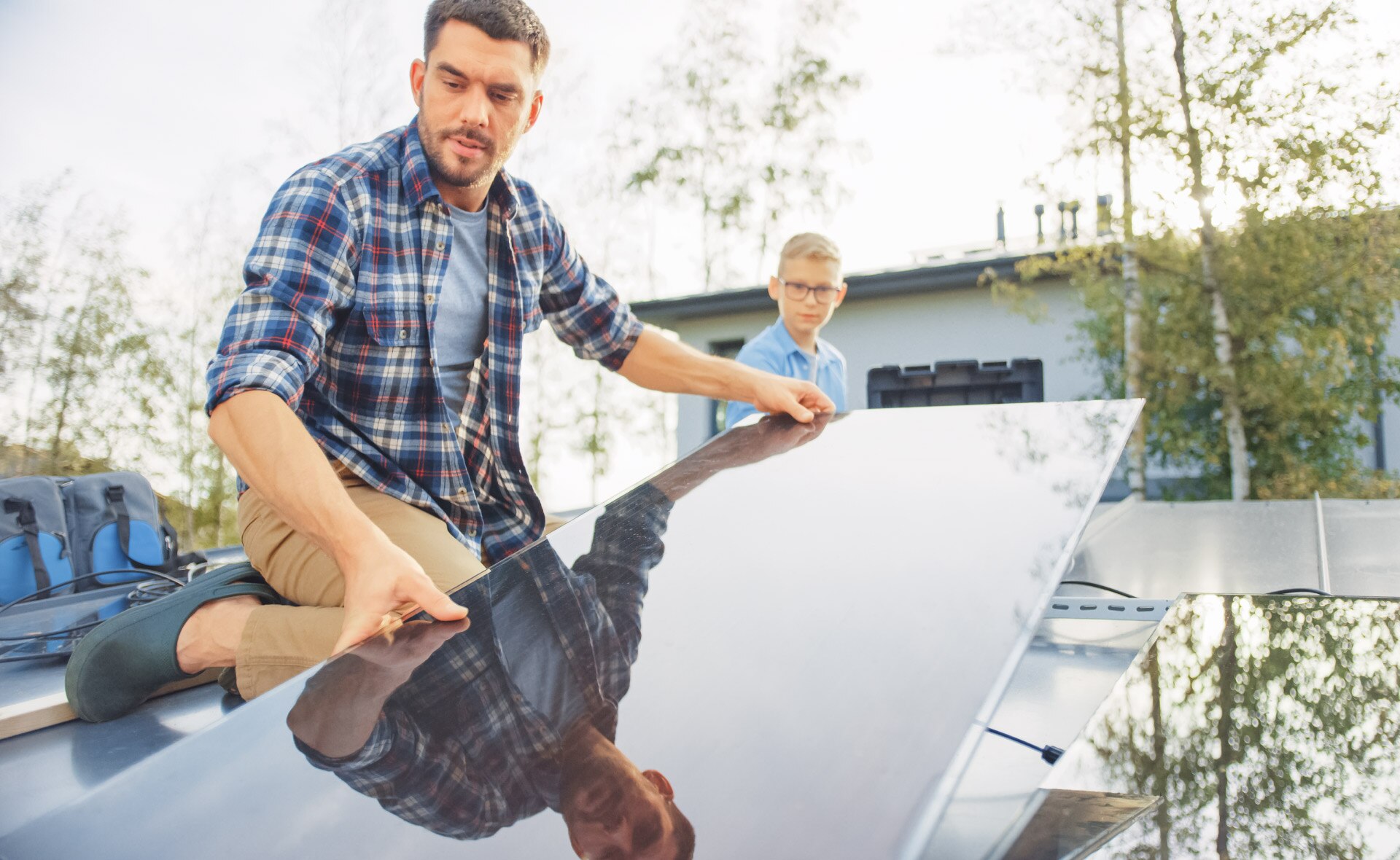 energía-renovable-sostenibilidad-fuentes-solares-placas-hogar