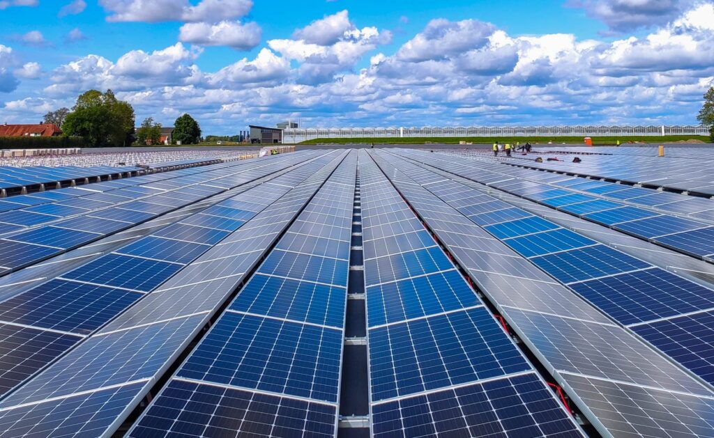 Placas solares y dispositivos necesarios