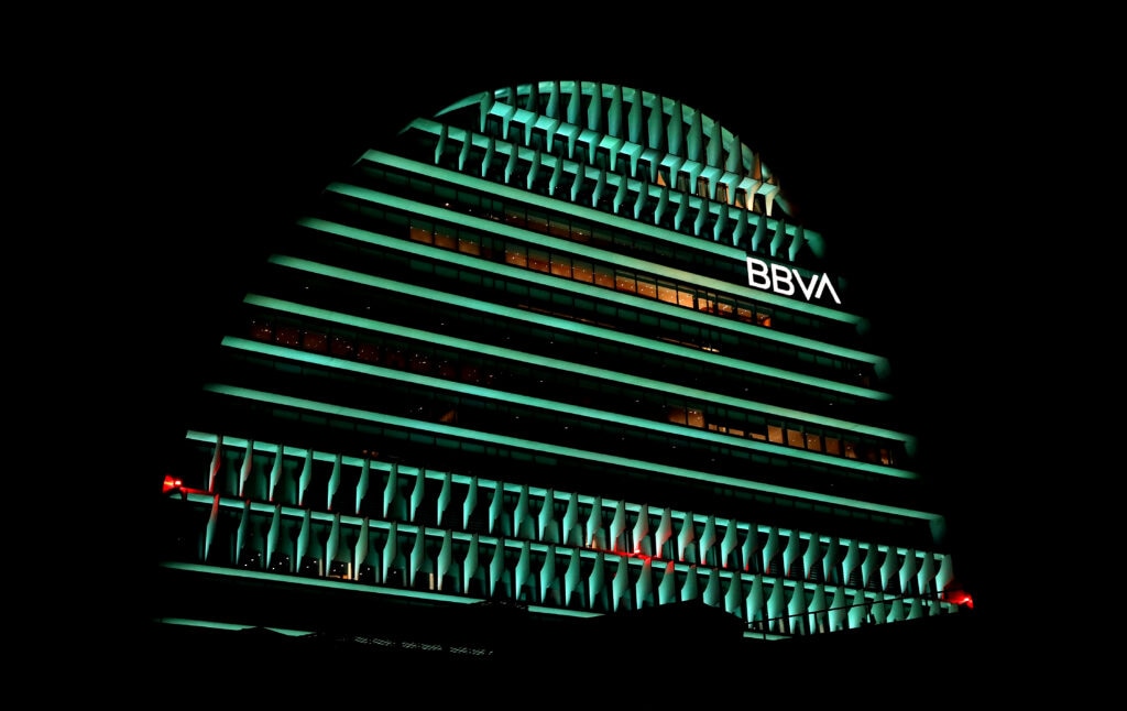 La-Vela-se-ilumina-de-verde-por-la-Cumbre-del-Clima-de-Madrid La-Vela-se-ilumina-de-verde-por-la-Cumbre-del-Clima-de-Madrid