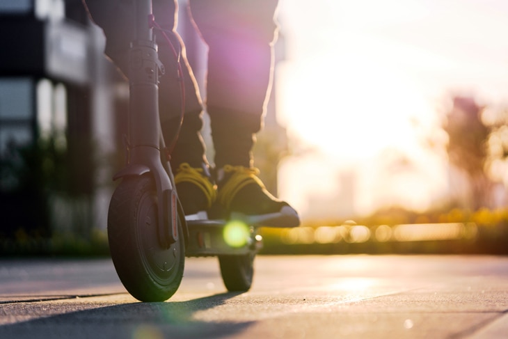 BBVA-patinete-electrico-ventajas-transporte-responsable-sostenible-cuidado-carreteras-ciudad-movilidad BBVA-patinete-electrico-ventajas-transporte-responsable-sostenible-cuidado-carreteras-ciudad-movilidad