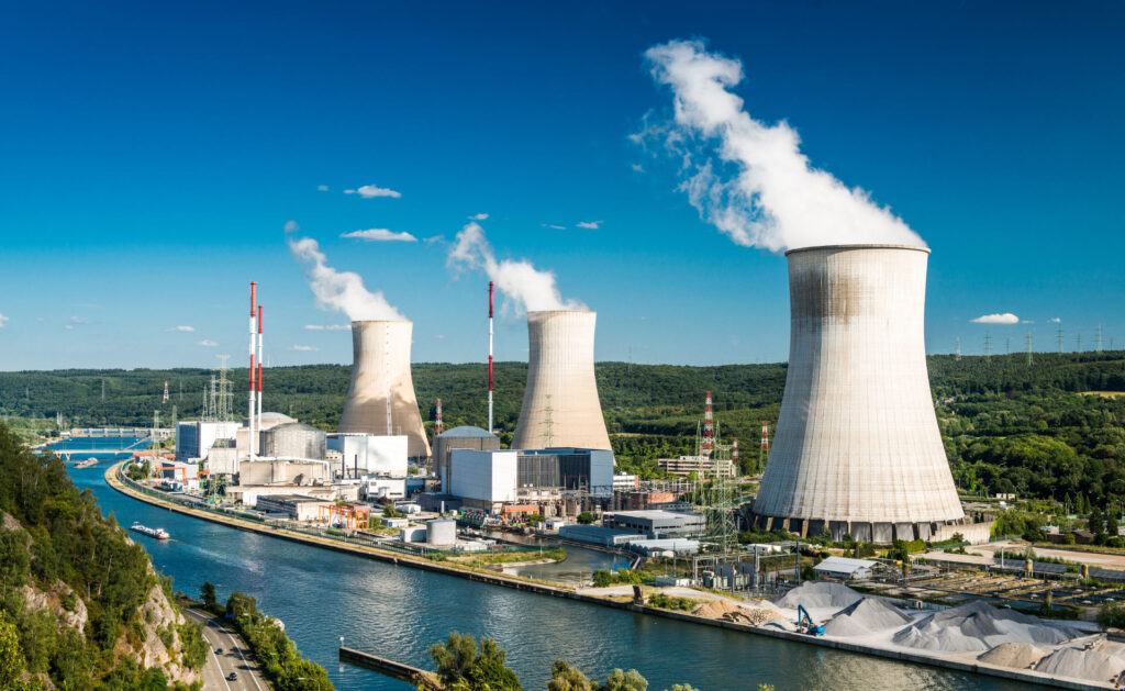 Qué es la energía nuclear y cómo se genera? Sus pros y contras