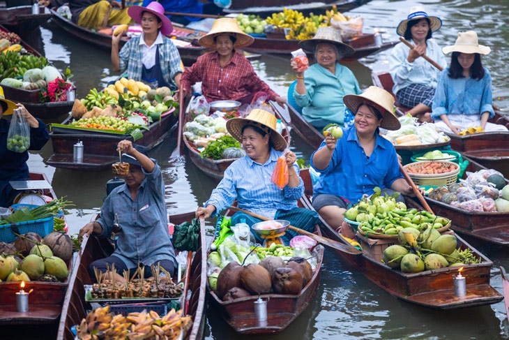 BBVA-turismo-sostenible-Turistas-visitas-bote-Ratchaburi-Tailandia BBVA-turismo-sostenible-Turistas-visitas-bote-Ratchaburi-Tailandia