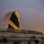 Vela_Arcoiris-ciudad-bbva-atardecer-banco-