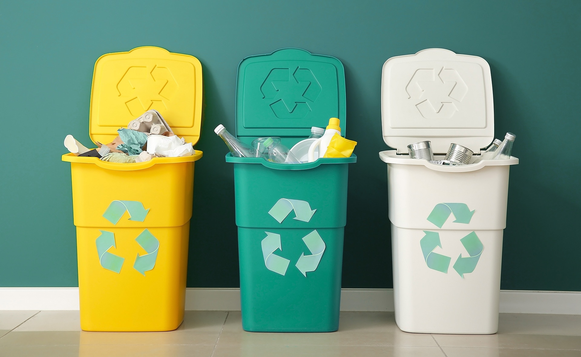 COLORES_RECICLAJES-sostenibilidad-cubos-contenedores-contaminacion-economia-circular-responsabilidad-ciudadania