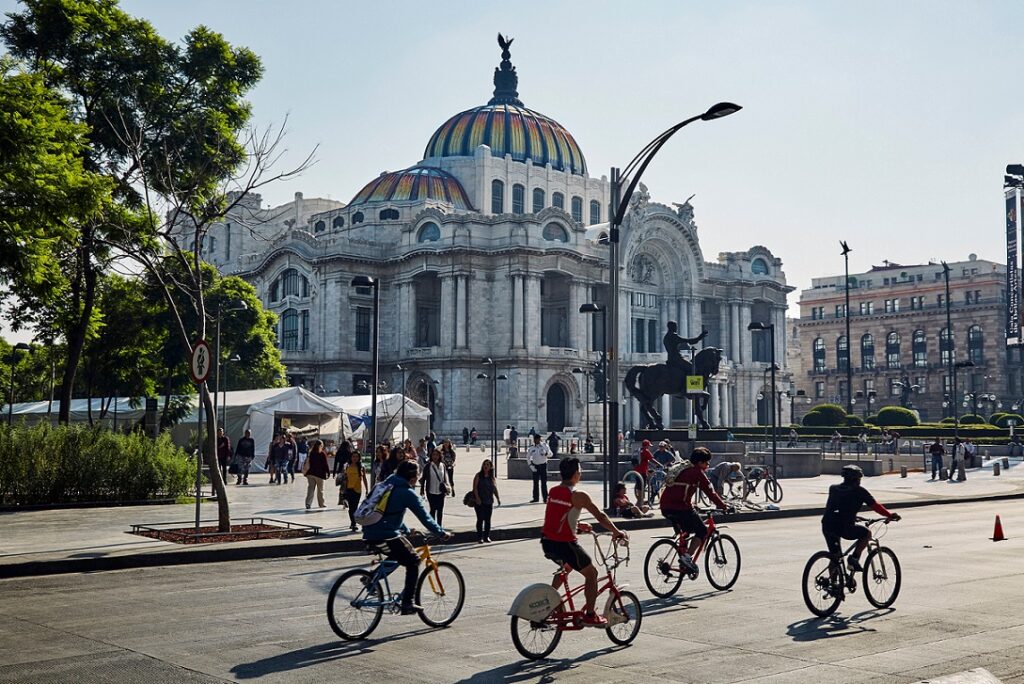 CDMX-bellas-artes-bicis. CDMX-bellas-artes-bicis.