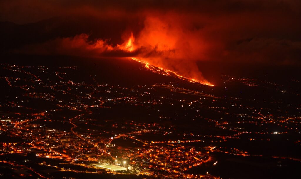 volcan-erupcion-la-palma-EFE-BBVA EFE/ Miguel Calero volcan-erupcion-la-palma-EFE-BBVA EFE/ Miguel Calero