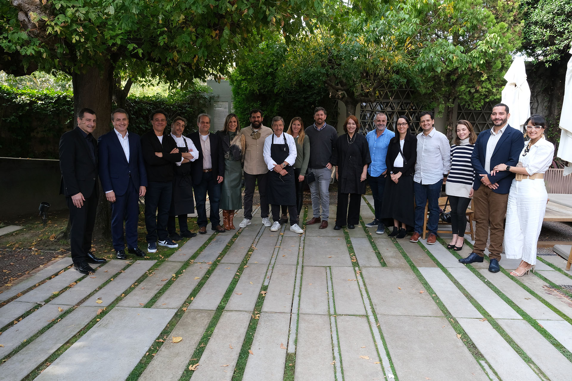 Foto de familia de presentación de Sembrando Futuro