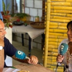 Ninfa Herrera, emprendedora FMBBVA, hablando con Ángel Expósito, de COPE