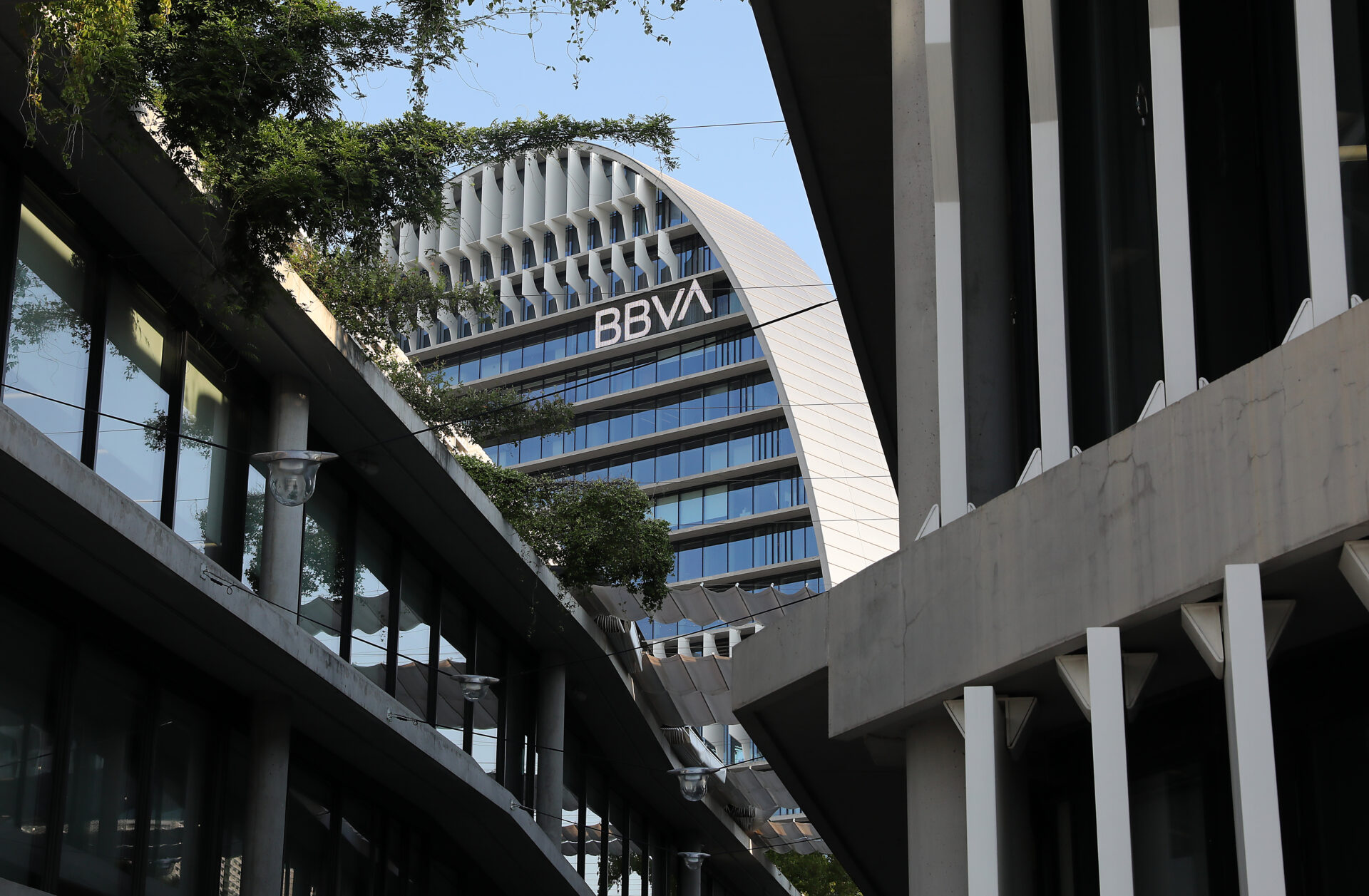 Vela-ciudad-BBVA-Resultados-apertura-opcion-banco-entidad-sostenible-economia-datos