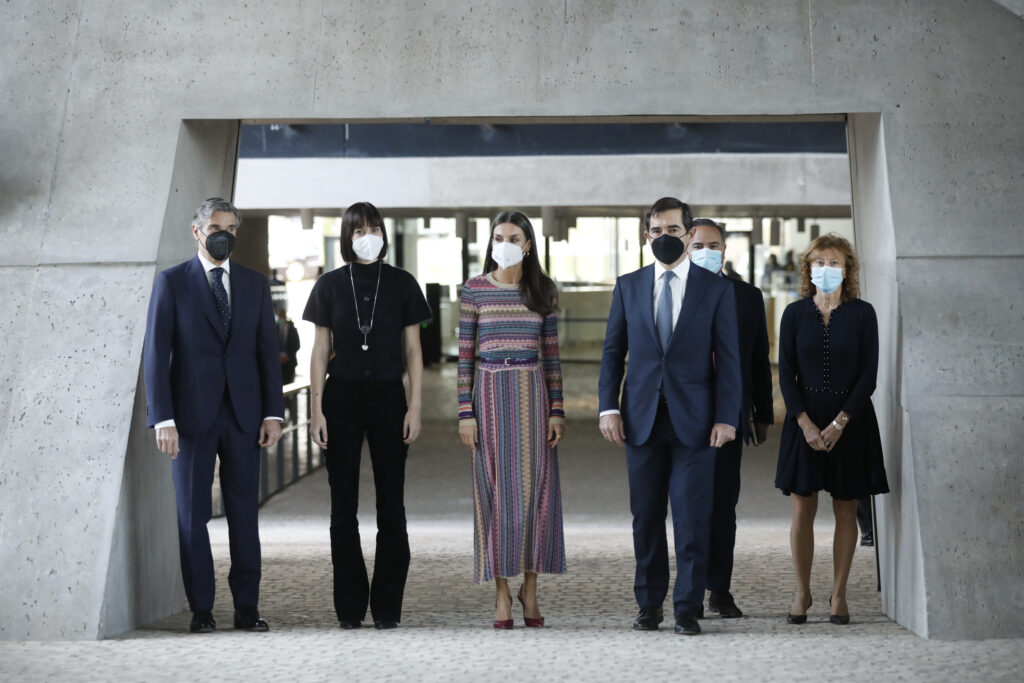 MADRID, 10/11/2021 (EFE). La reina Letizia asiste hoy, 10 de noviembre de 2021, junto al Presidente del BBVA, Carlos Torres, y a la ministra de Ciencia y Tecnología, Diana Morant, al acto MADRID, 10/11/2021 (EFE). La reina Letizia asiste hoy, 10 de noviembre de 2021, junto al Presidente del BBVA, Carlos Torres, y a la ministra de Ciencia y Tecnología, Diana Morant, al acto