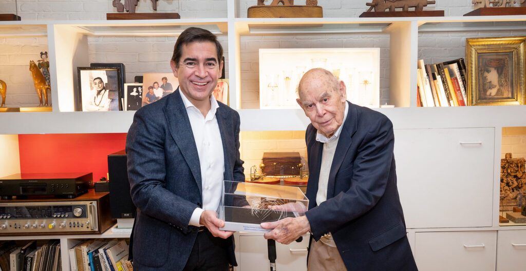 premio_fronteras-Carlos Torres Vila-Premio Fronteras a Gerald Holdon premio_fronteras-Carlos Torres Vila-Premio Fronteras a Gerald Holdon