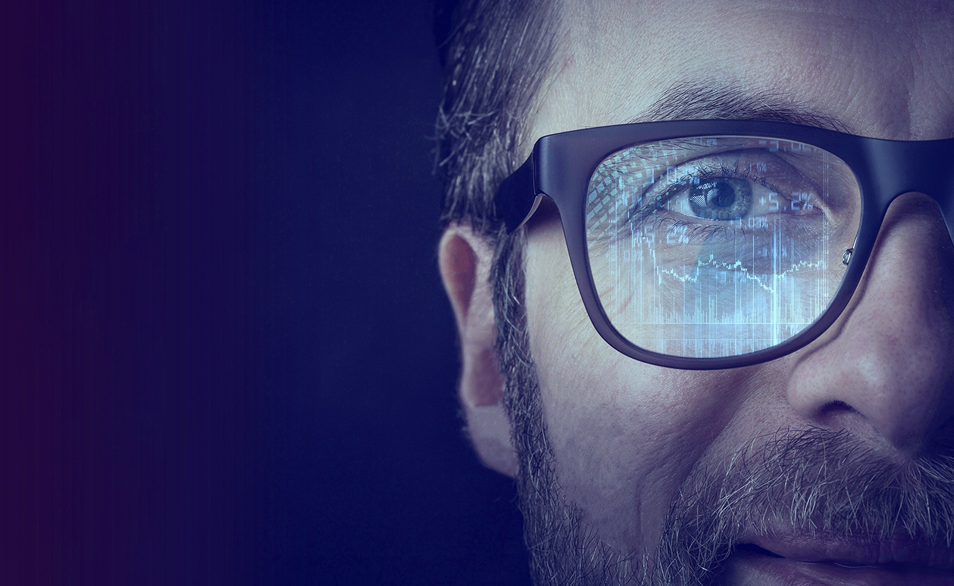 BBVA-Trader_CFD_Hombre-identidad-gafas-producto-cib-inversion-cliente-banca-minorista BBVA Trader amplía su oferta de producto e incorpora la contratación de CFD