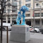 oso-madroño-Madrid-BBVA-estatua Cuarenta esculturas del Oso y el Madroño por todo Madrid homenajean a los héroes de la pandemia