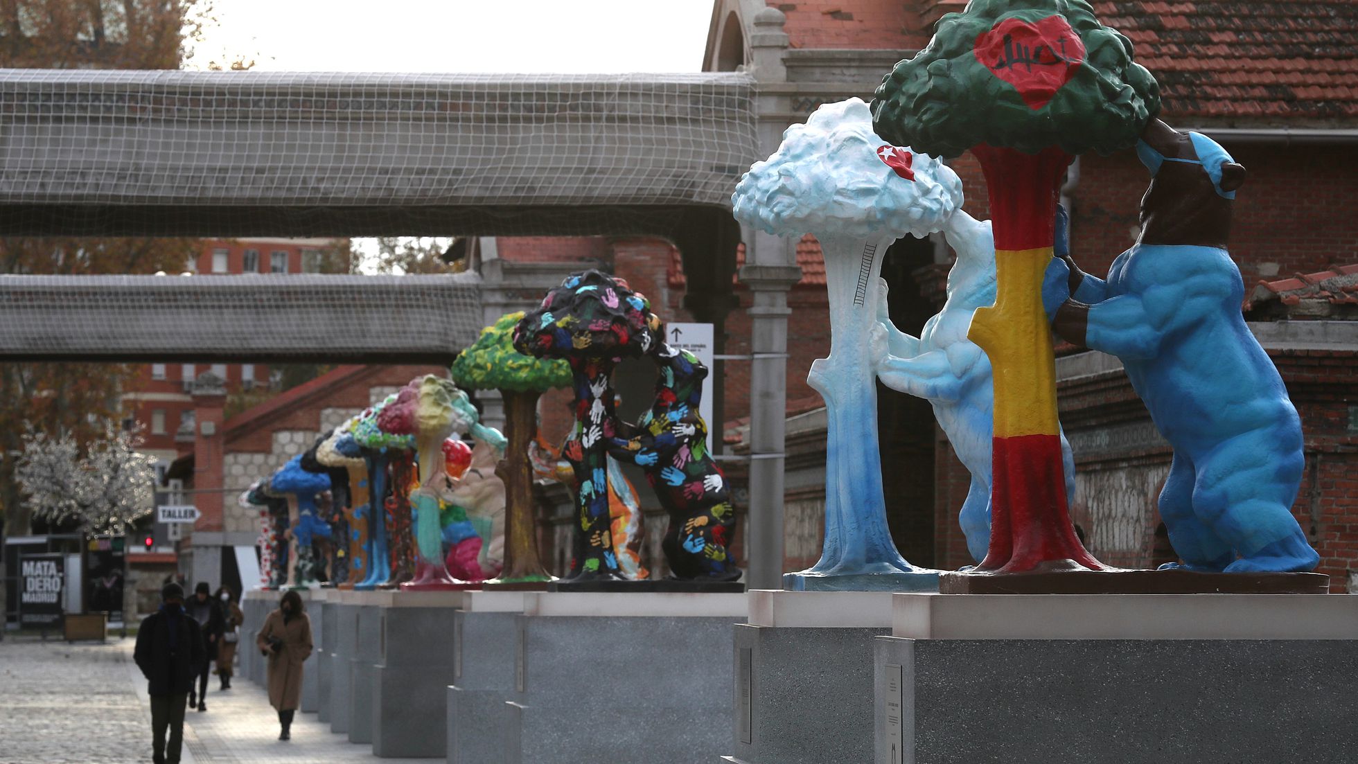 oso-madroño-Madrid-BBVA-pandemia Cuarenta esculturas del Oso y el Madroño por todo Madrid homenajean a los héroes de la pandemia