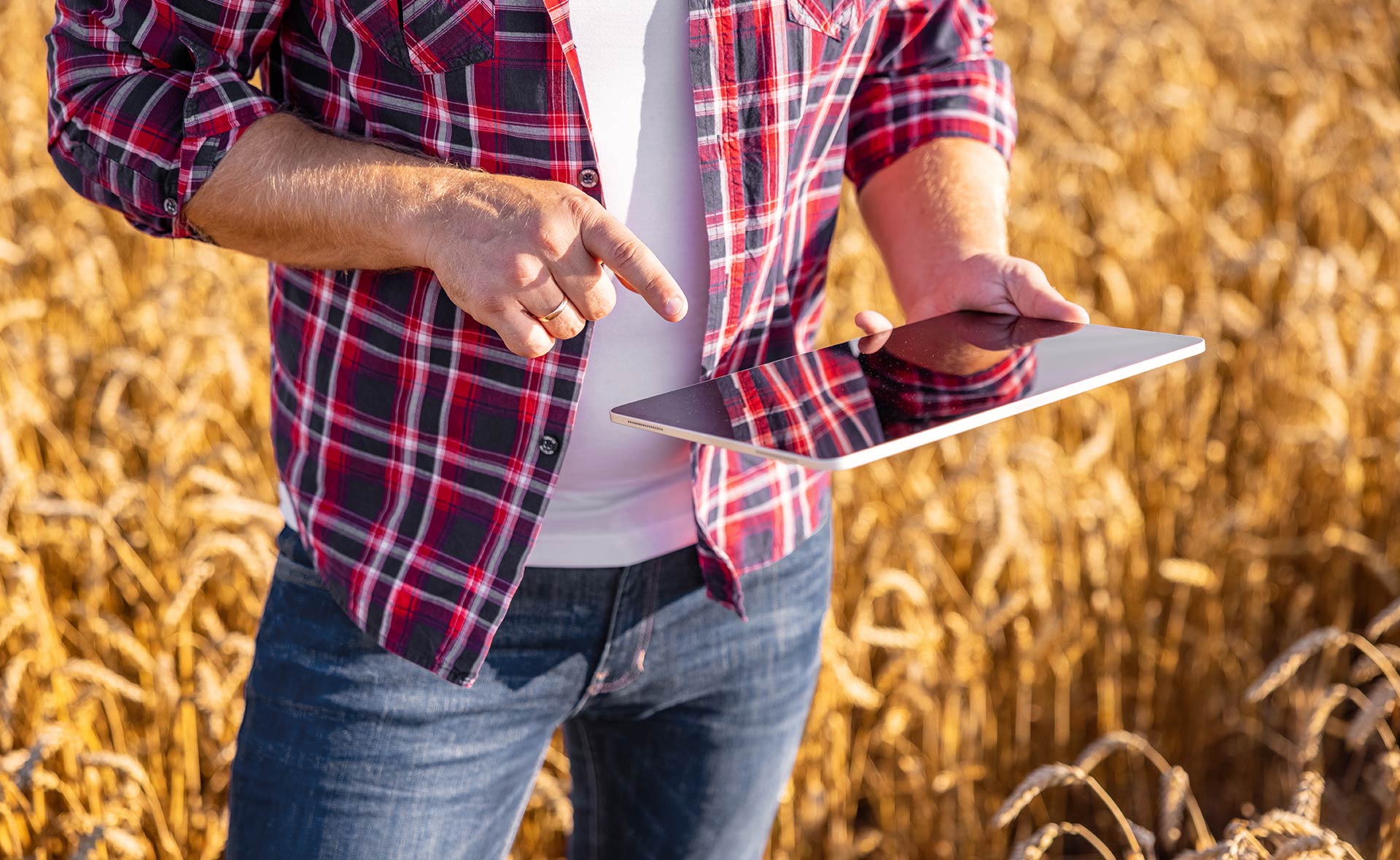 BBVA-vehiculos-autonomos-SOSTENIBILIDAD-tractores-innovacion-inteligencia-artificial-tablet-tecnologia-agricultura Los vehículos autónomos, preparados para apoyar la agricultura