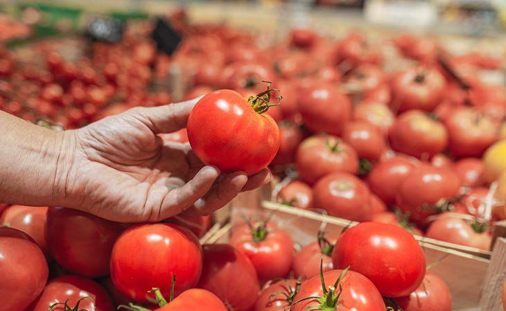 BBVA-equivalencias-emisiones-gastronomia-comida-tomate-huerta ¿A qué equivalen las emisiones de gases de efecto invernadero que emites?