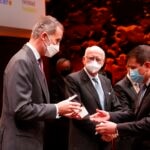 S.M. el Rey entrega el premio CODESPA “Innovación para la inclusión” a Bancamía (FMBBVA Colombia)
