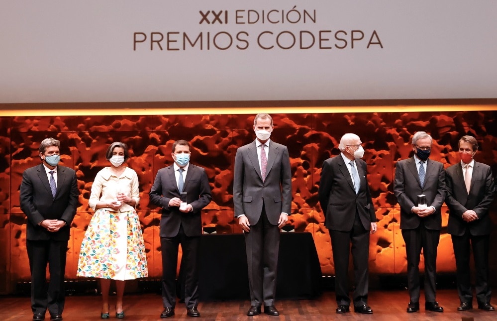 S.M. el Rey entrega el premio CODESPA “Innovación para la inclusión” a Bancamía (FMBBVA Colombia)