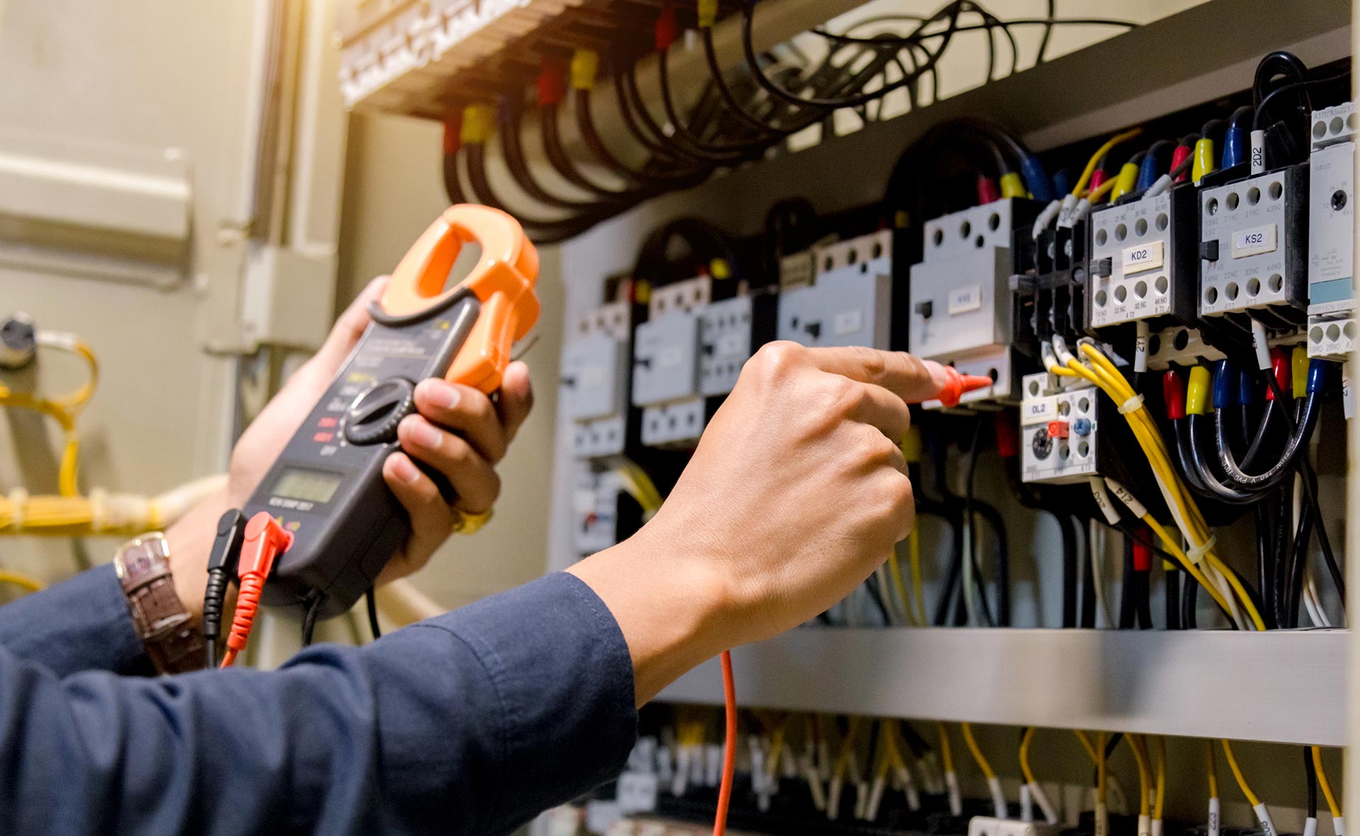 Alta-baja-media-tensión eléctrica-sostenibilidad-electricidad Alta, baja y media tensión eléctrica ¿Conoces la diferencia?