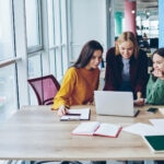 Un programa alineado con la estrategia de diversidad del banco y que muestra el compromiso de la entidad con promover los perfiles femeninos en áreas donde tienen menor presencia. BBVA busca el mejor talento femenino recién graduado para incorporar a su banca de inversión