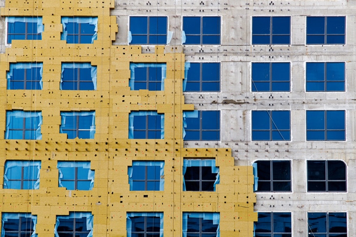 Las medidas de eficiencia energética en bloques de viviendas no solo permiten un ahorro de consumo que rentabiliza la inversión, también contribuyen a un cambio general del sector inmobiliario hacia el desarrollo sostenible. Eficiencia energética en comunidades de vecinos