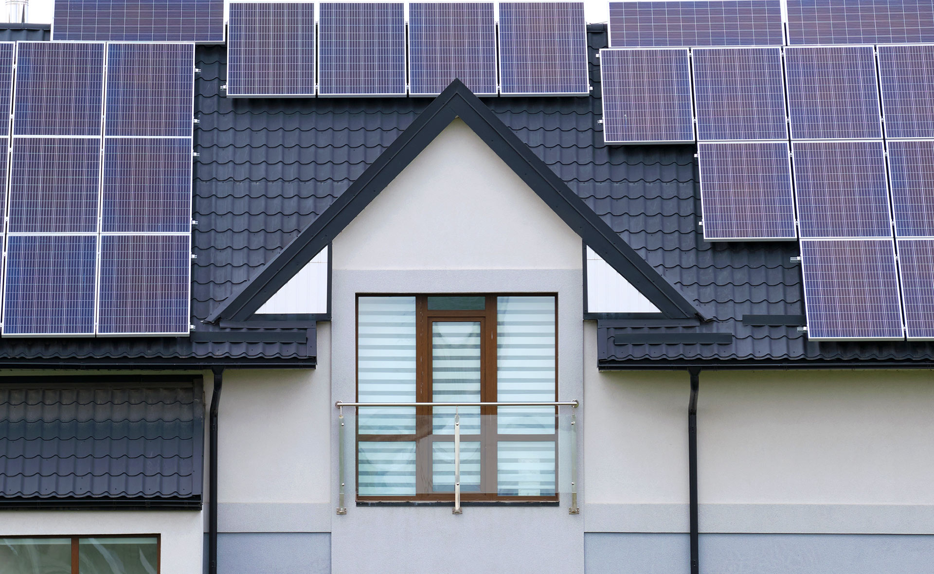 Las medidas de eficiencia energética en bloques de viviendas no solo permiten un ahorro de consumo que rentabiliza la inversión, también contribuyen a un cambio general del sector inmobiliario hacia el desarrollo sostenible. Eficiencia energética en comunidades de vecinos