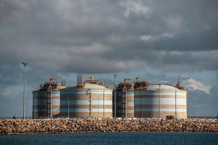 España cuenta con reservas de gas y un suministro diversificado y poco dependiente de las importaciones de Rusia. Además, la UE podría convertirse en un centro logístico de distribución de gas de otros países. ¿Qué papel puede jugar España para reconfigurar el suministro de gas a Europa?