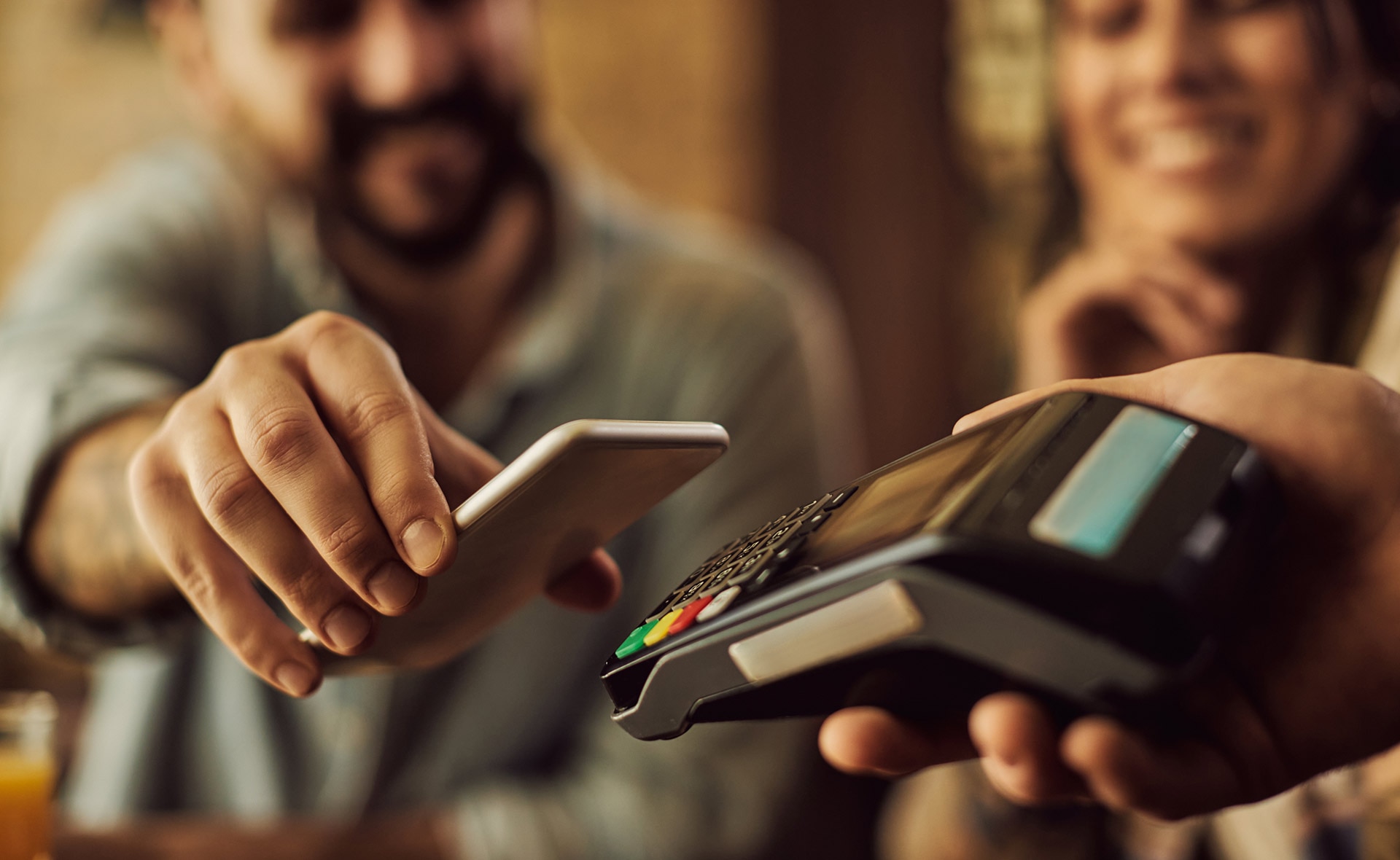 Cómo pagar con el móvil en las tiendas, consejos de seguridad