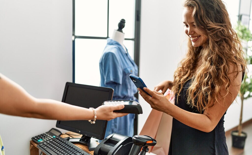 Tecnología ‘contactless’, Bizum, escaneo de códigos de barras y QR, huella digital, pagos programados, ‘smartwatches’… sus opciones son muy diversas. Las 1001 caras del pago móvil