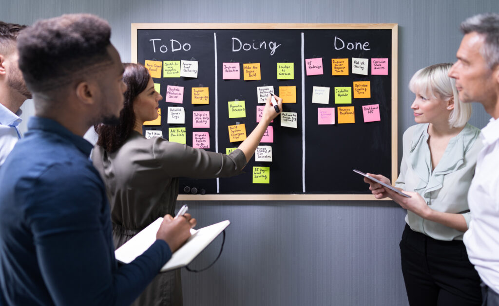 En este 'podcast' de 'Píldoras Agile', Fernando Cano de Mapfre y Javier Espinosa de Endesa, ambos líderes de la transformación agile de sus organizaciones, Podcast Pildoras Agile: transformación agile en grandes organizaciones