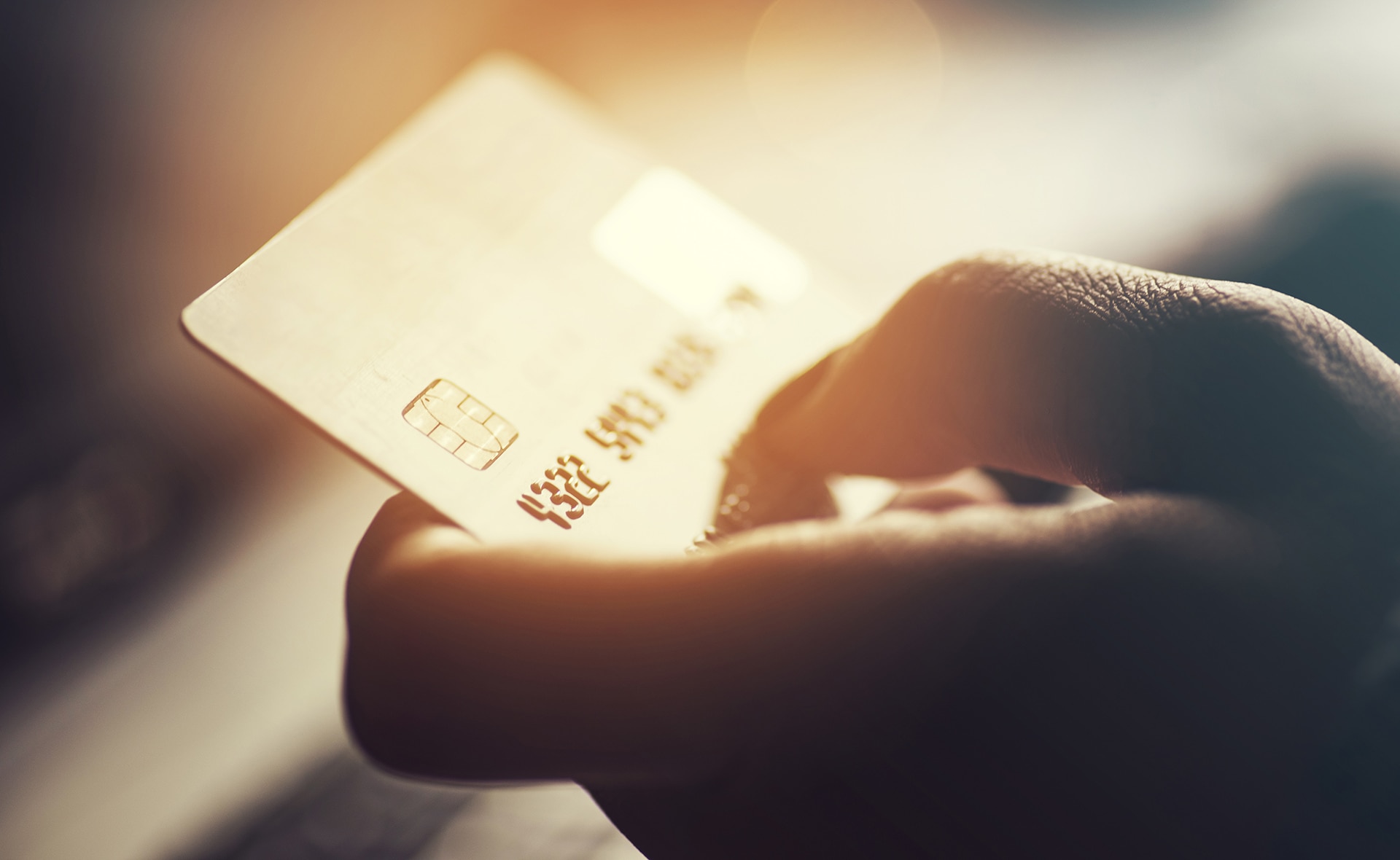 La alianza entre BBVA y American Express permite a los pequeños y medianos comercios clientes del banco en España aceptar pagos en sus Terminales de Punto de Venta (TPV) con tarjetas American Express de la misma forma que con el resto de tarjetas y mediante liquidación conjunta. American Express y BBVA firman un acuerdo para la gestión de pagos con tarjeta en establecimientos físicos y virtuales en España