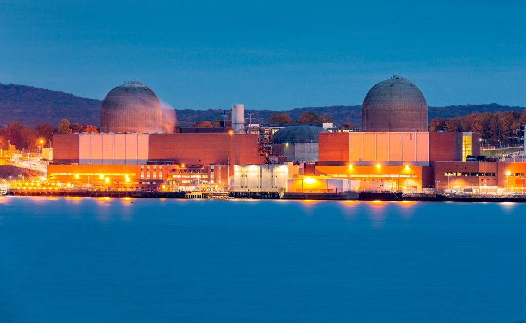 Esta semana en Futuro sostenible hablamos de energía nuclear. Veremos en qué consiste, de qué forma se transforma en electricidad y te contaremos cómo funciona una central nuclear.
¿Qué es la energía nuclear y por qué genera polémica?