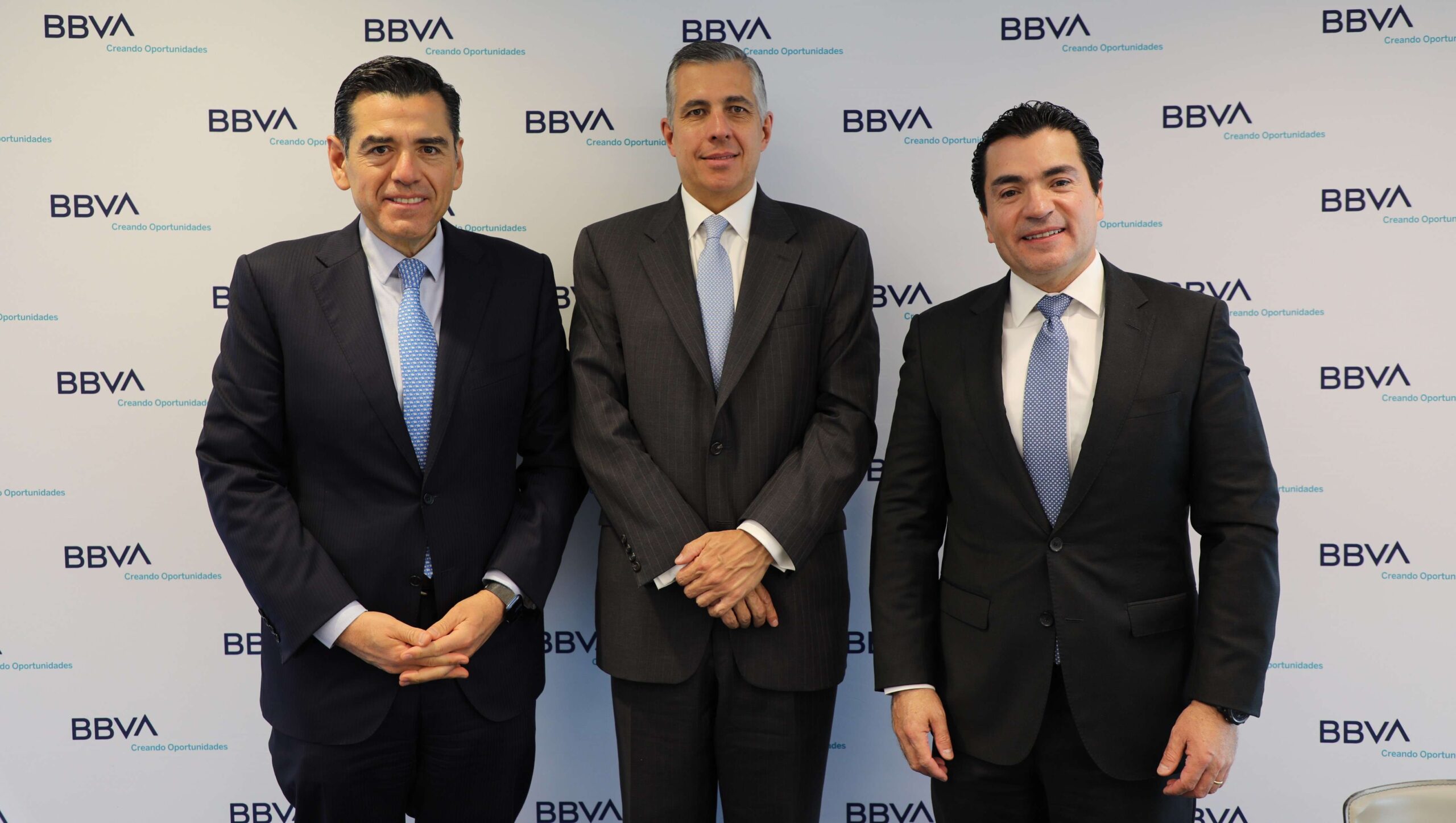 Ignacio de la Luz Dávalos, director general de Finanzas de BBVA México, Carlos Serrano Herrera, economista en Jefe de BBVA México y Eduardo Osuna Osuna, vicepresidente y director general de BBVA México Ignacio de la Luz Dávalos, director general de Finanzas de BBVA México, Carlos Serrano Herrera, economista en Jefe de BBVA México y Eduardo Osuna Osuna, vicepresidente y director general de BBVA México