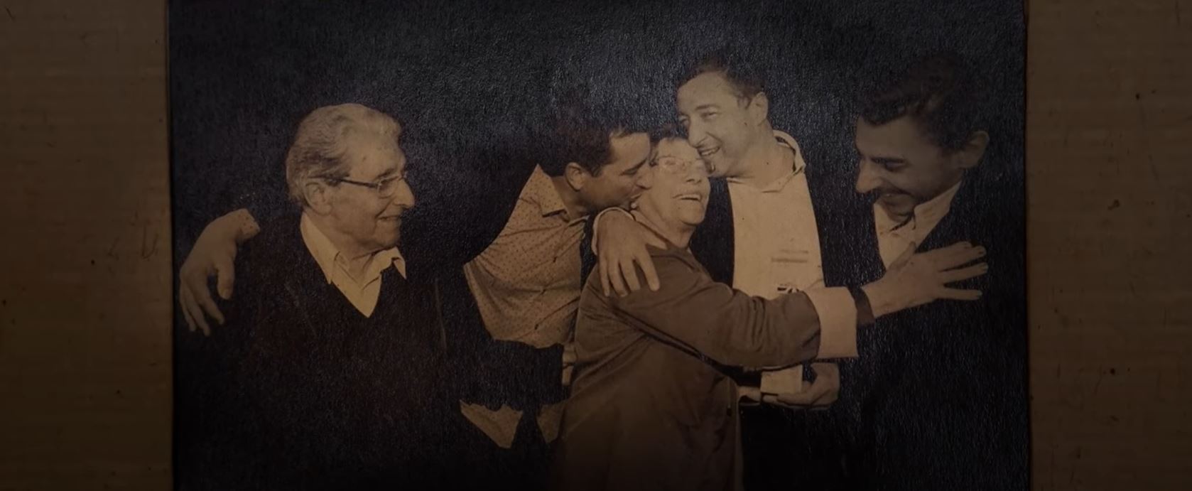 Joan, Josep y Jordi dirigen uno de los restaurantes más prestigiosos del mundo, una empresa familiar que se encuentra a día de hoy ante el reto de la sucesión, con una nueva generación dispuesta a proseguir con el exitoso negocio de sus progenitores.
Compartiendo conocimiento: El Celler de Can Roca, el triunfo de una empresa familiar