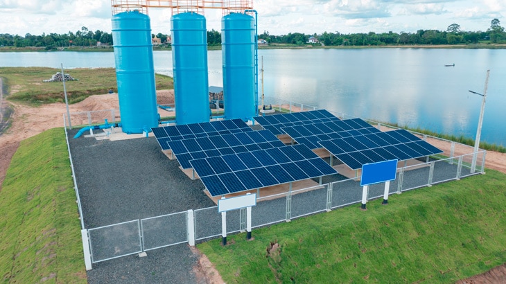 Los sistemas de bombeo solares funcionan gracias a la energía que generan los paneles fotovoltaicos, es decir, dependen de una fuente sostenible y renovable. En los últimos años, su uso se ha extendido, ya que permite tener acceso a fuentes de agua sin necesidad de utilizar combustibles fósiles. Resultan más sostenibles tanto a nivel económico como medioambiental y las instalaciones se amortizan entre los cinco y los 10 años. Equipos de bombeo solar, la solución para la agricultura del futuro