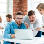 Más de 200 jóvenes de 10 universidades españolas se han formado durante el curso 2021-2022 en el ‘Startup Programme’, una iniciativa patrocinada por BBVA que ha contado con la participación de voluntarios del banco como mentores, formadores de diferentes aspectos vinculados con el emprendimiento y revisores de los proyectos. Los voluntarios de BBVA en España participan en el programa de emprendimiento universitario de la Fundación Junior Achievement